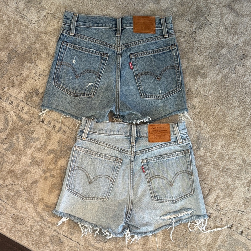 Levi’s Wedgie Short - Size 24